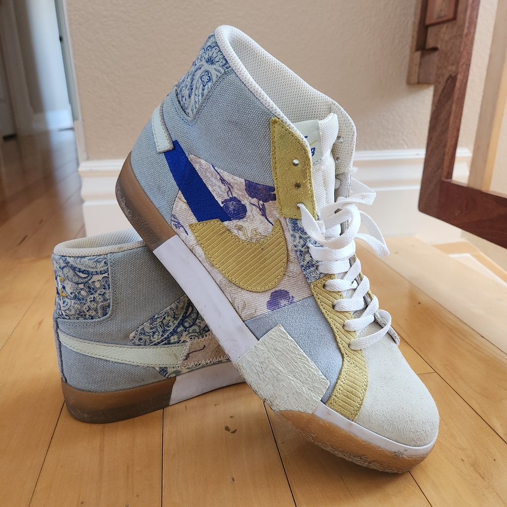 Nike Women's High-Top Sneakers in Blue and Yellow